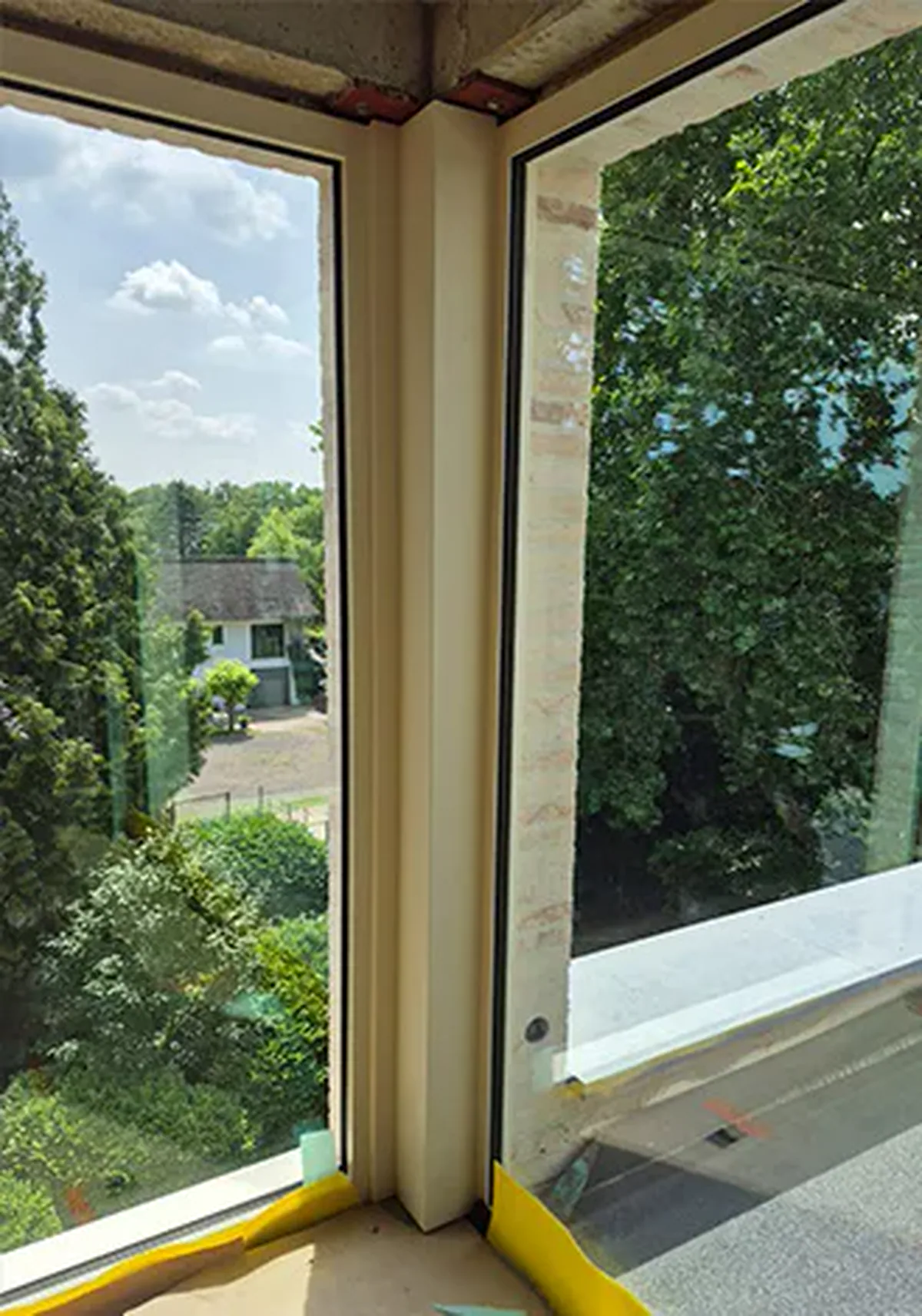 Maatwerk in aluminium aan een gevel