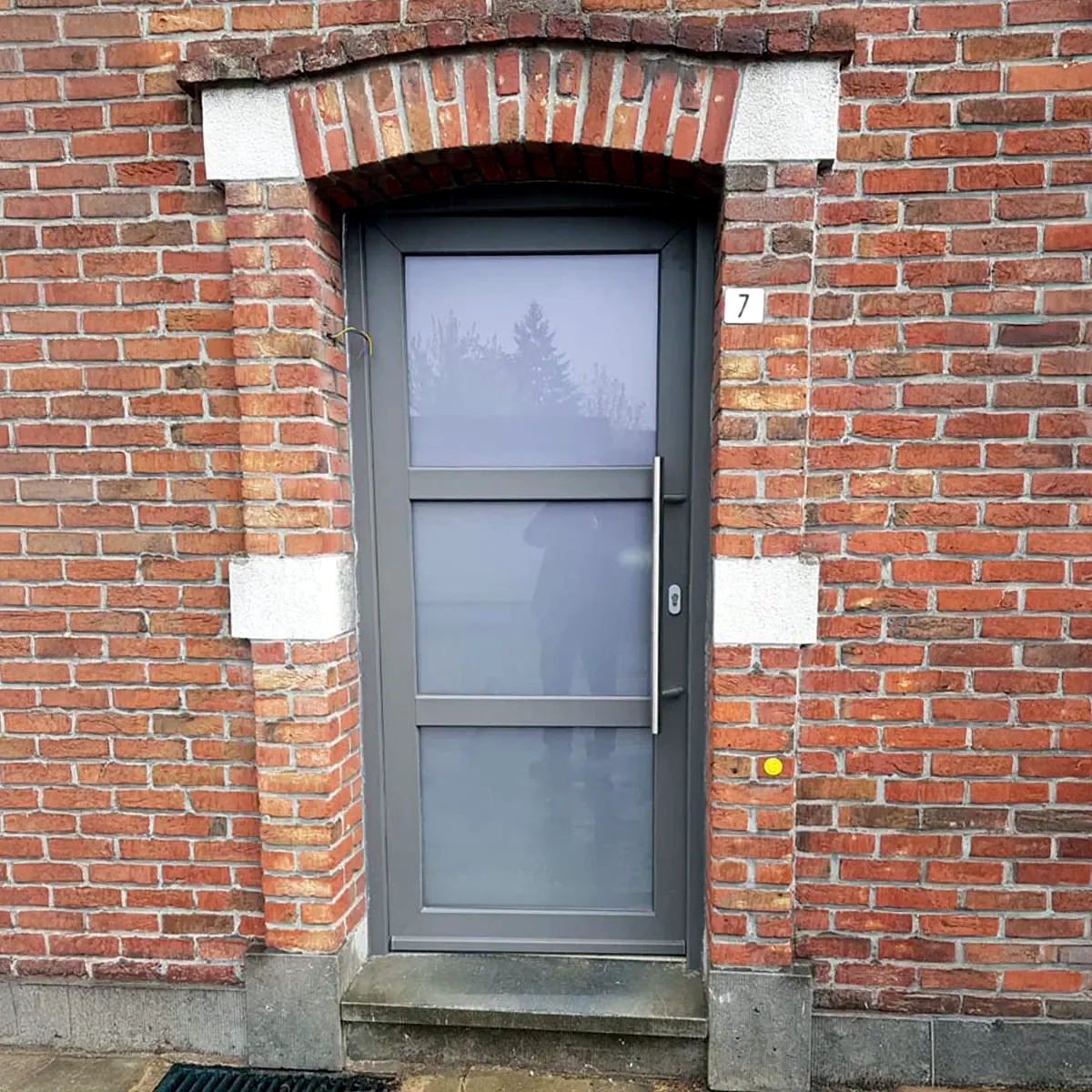 Grijze PVC voordeur op maat