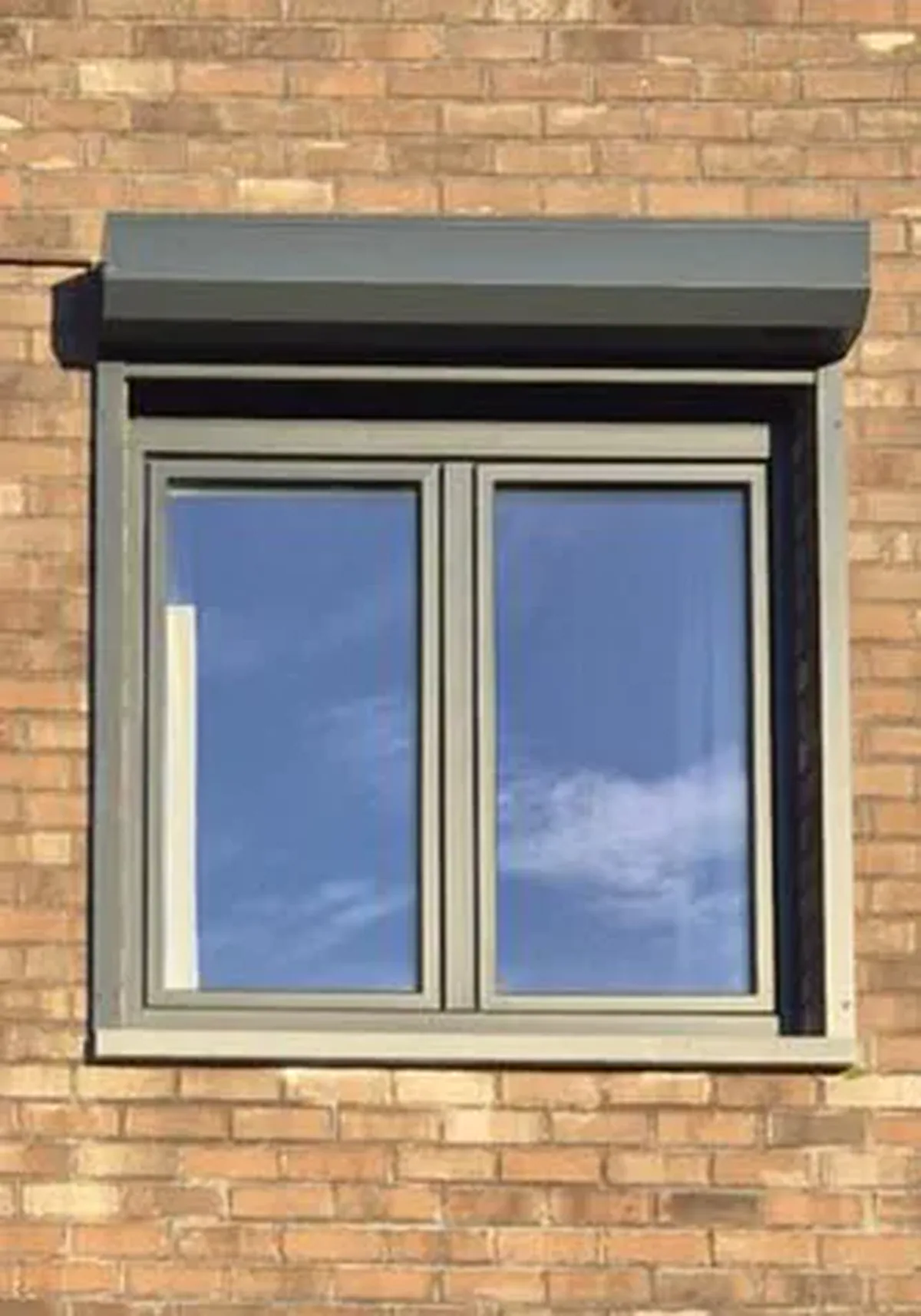 Grijs PVC raam op maat