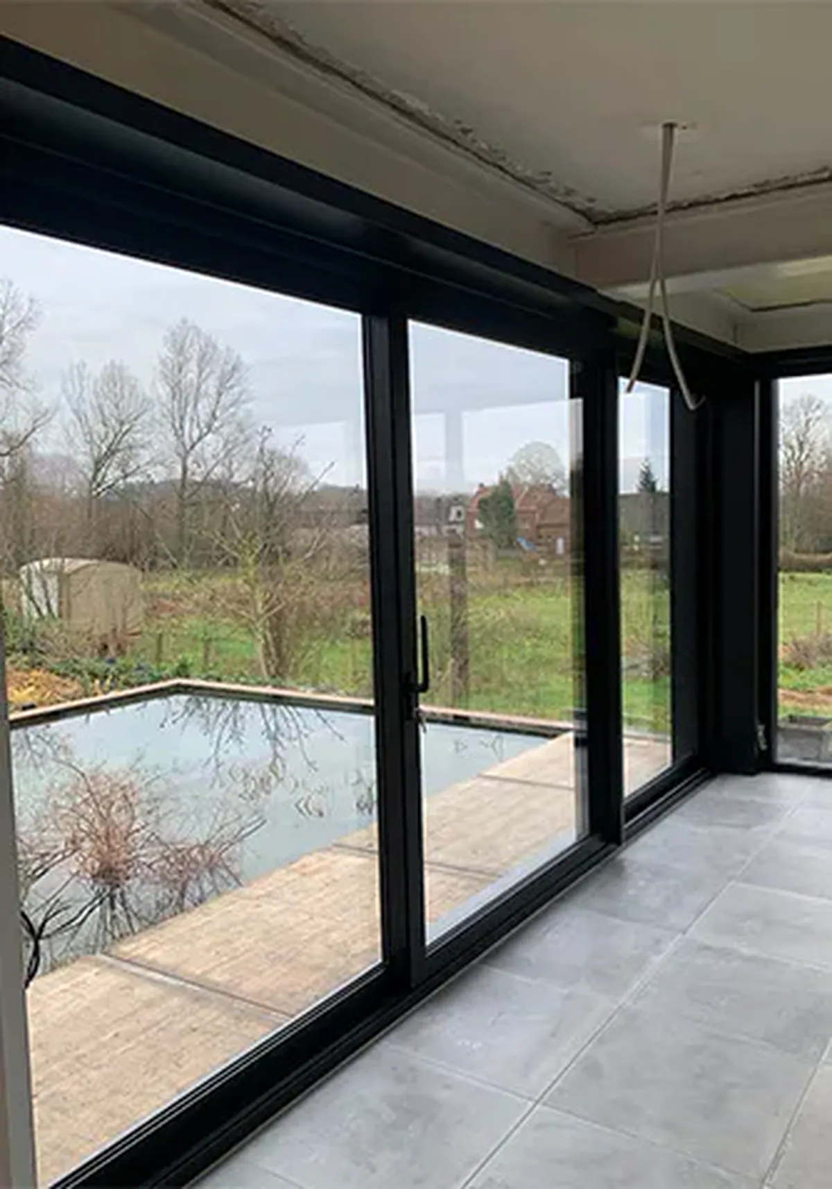 Schuifdeur gezien vanuit het interieur