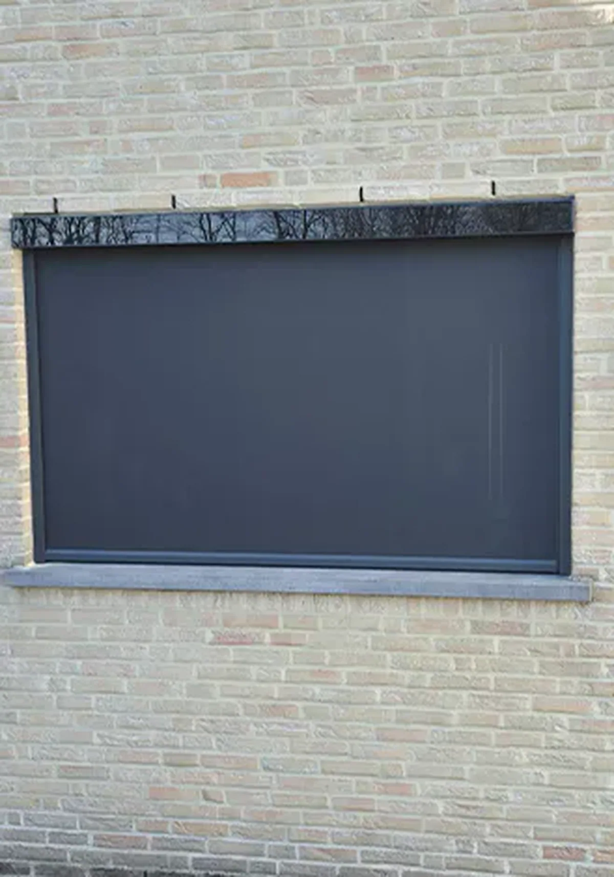 Voorzetscreen aan een bestaande gevel