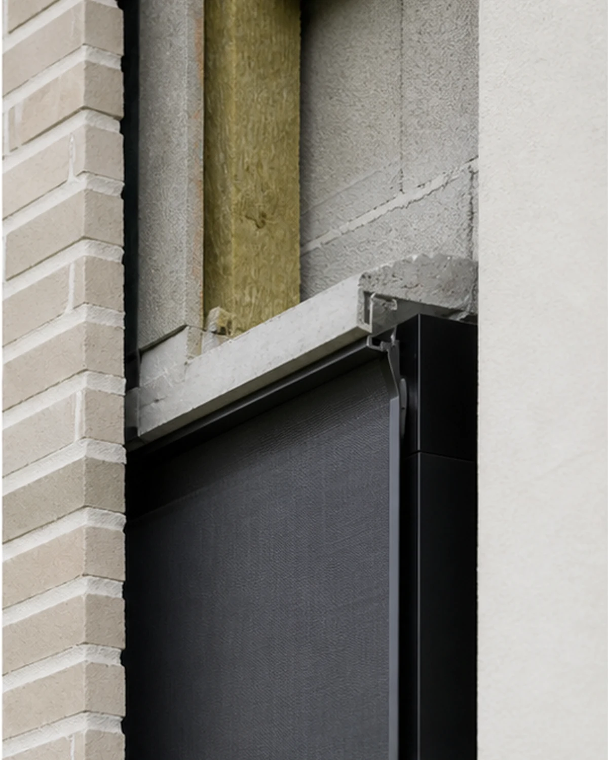 Geveldetail met onzichtbaar ingebouwde screenkast