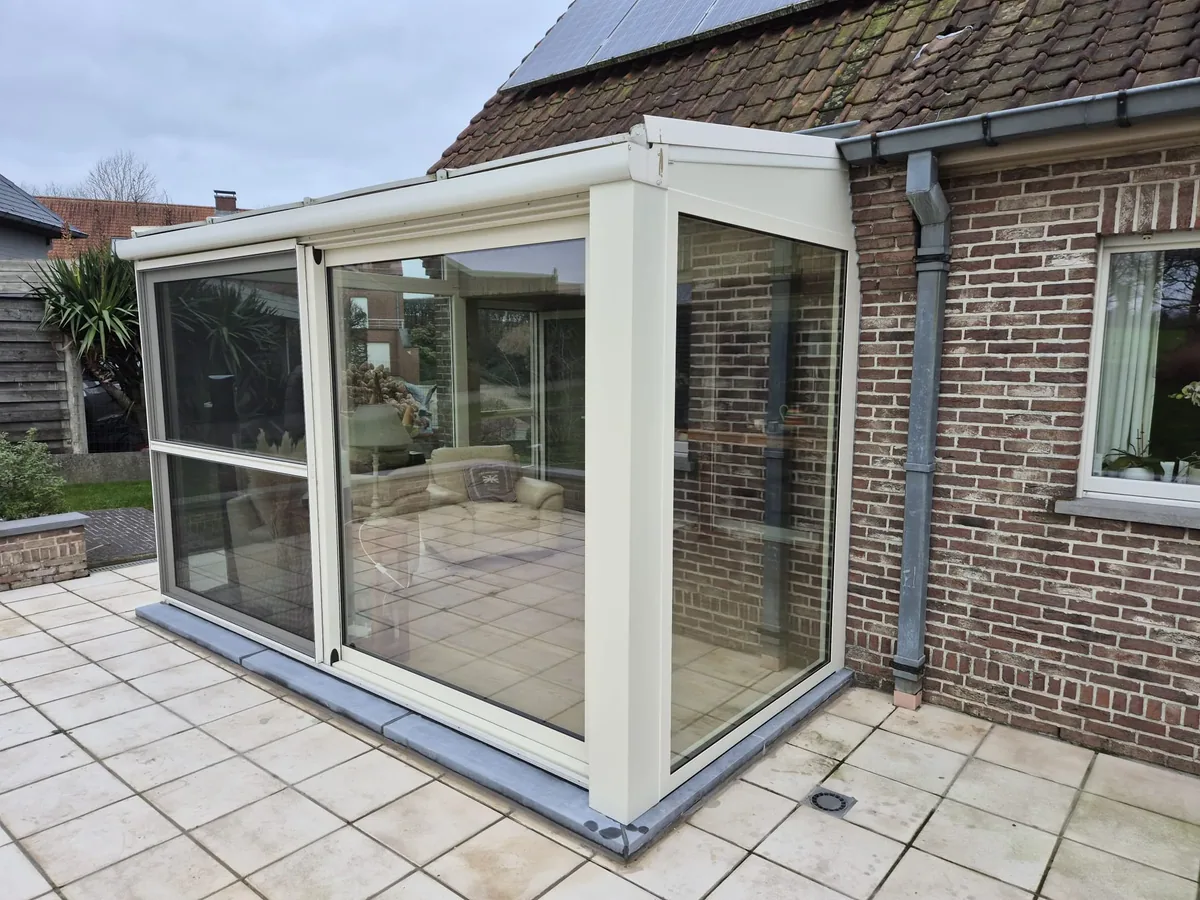 Lichte PVC terrasoverkapping