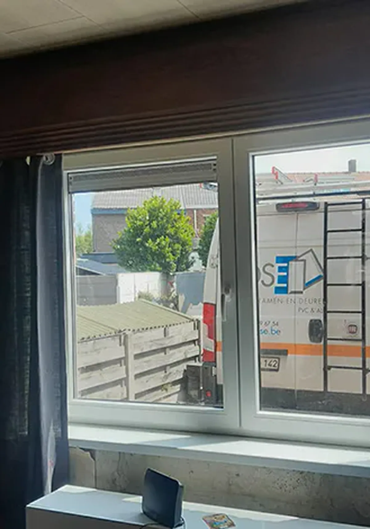 Raam met geïntegreerd ventilatierooster